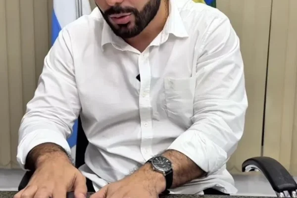 Francisco Emanuel exonera todos os comissionados da prefeitura de Parnaíba.