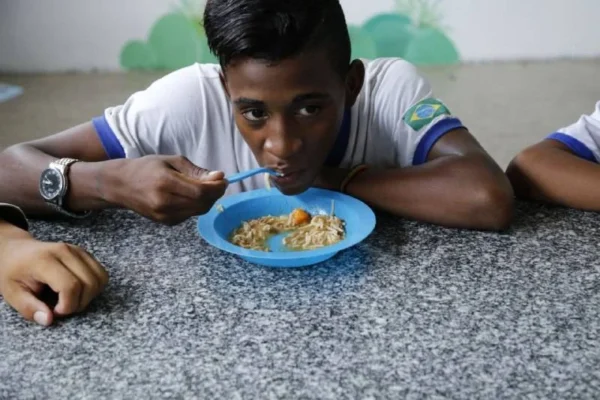 Prefeitura de Parnaíba lança edital de licitação de 38 milhões para compra de merenda escolar. 