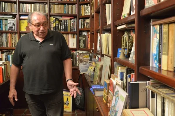 Bienal 2025 terá parque literário e homenageará o escritor Ruy Castro.