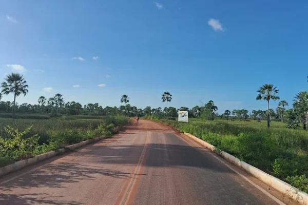Estrada de acesso à praia da Pedra do Sal pela ponte nova ainda não está concluída.