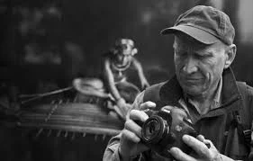 Fotógrafo Sebastião Salgado morre aos 81 anos em Paris.