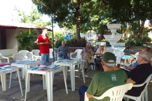 Roda de conversa na Fundação Raul Bacellar reúne escritores parnaibanos.