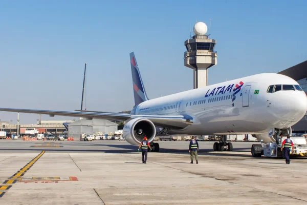 Empresa Latam anuncia rota entre Fortaleza e Parnaíba, três voos na semana, a partir de setembro.