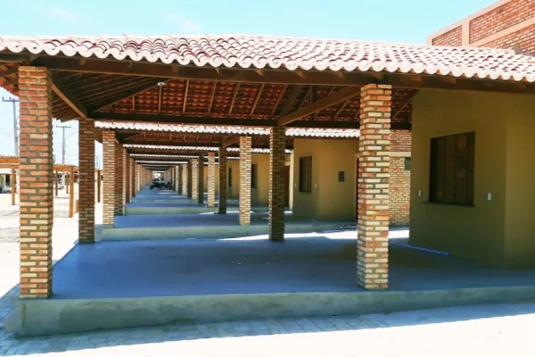 Vereador pede ao prefeito de Parnaíba, estacionamento e lixeiras para os comerciantes na praia da Pedra do Sal.
