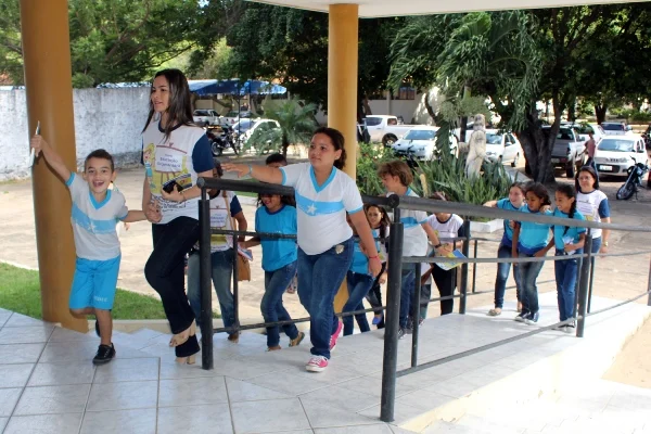 Escolas municipais iniciam semestre atrasado e até agora faltam professores, livros, quadros…
