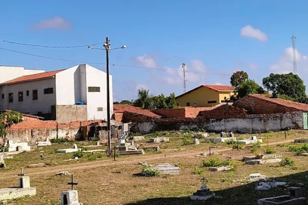 Cemitério na zona leste de Parnaíba vira ponto de usuários de drogas.