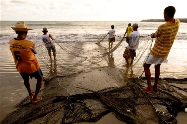 Pescadores de Tutóia discutem impactos de pesca fantasma com Projeto Tartarugas do Delta.