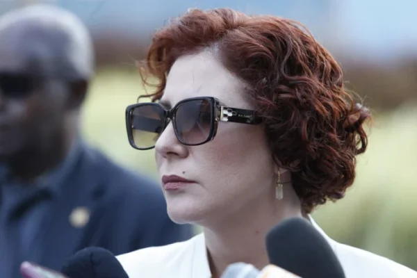 Supremo julga recurso de Carla Zambelli para anular condenação.