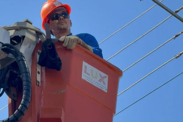 Prefeitura de Parnaíba disponibiliza telefone para reclamações sobre iluminação pública.