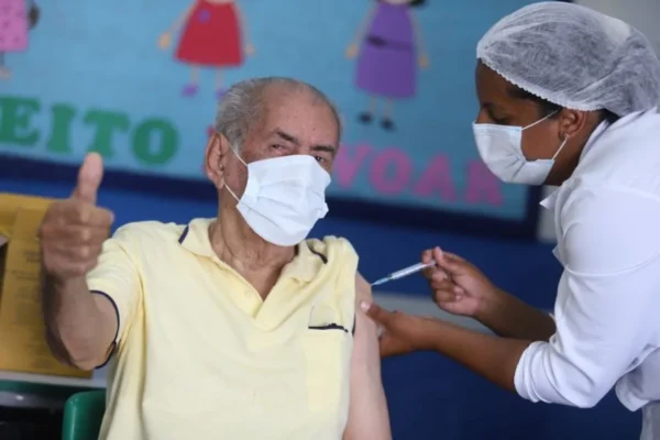 Idosos são os mais atingidos por infecções do vírus da gripe. Segundo Fiocruz.