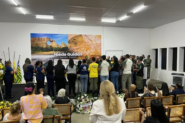 Em despedida reservada, velório de Niède Guidon contou com 60 pessoas e cena com gato emocionou os presentes.