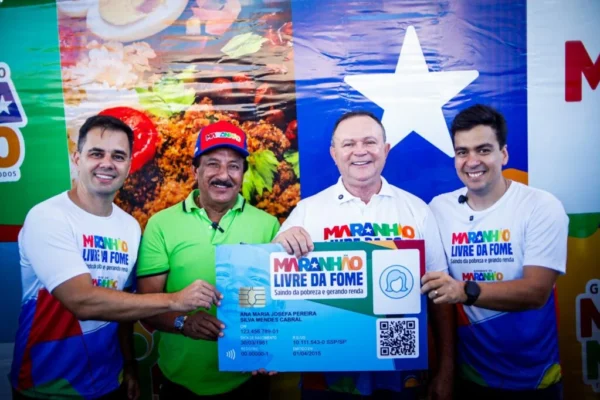 Governo entrega cartões do Maranhão Livre da Fome para beneficiários Araioses e Tutóia.