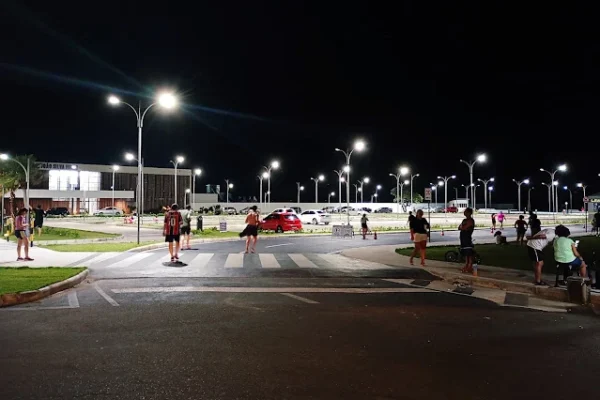 Novo espaço de lazer ganha adesão da população de Parnaíba, próximo ao aeroporto.