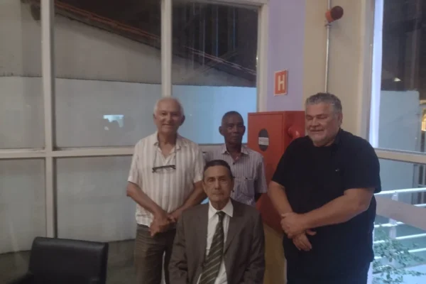 Em noite memorável projeto cultural homenageia poeta Alcenor Candeira no Saraiva.