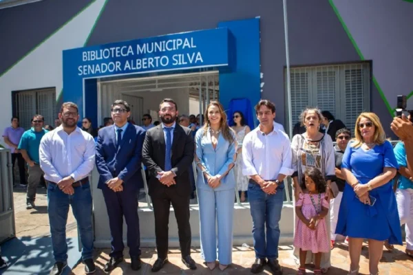  Na reinauguração da biblioteca municipal, entidades culturais de Parnaíba não são convidadas.
