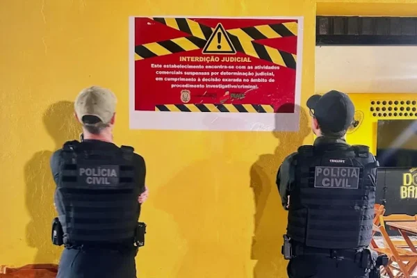 Ordem judicial fecha bar no bairro São Benedito por ser ponto de venda de drogas.