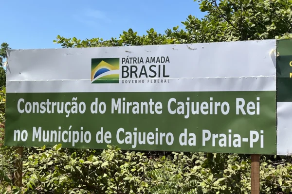 Em Cajueiro da Praia, Ministério Público apura irregularidades nas obras de um mirante no Cajueiro Rei.