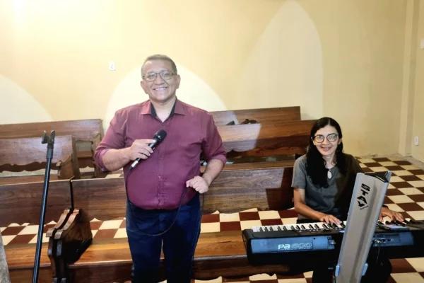 Cantor católico Francisco Muniz lança coletânea para a padroeira de Parnaíba.
