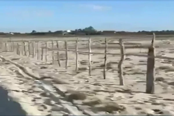 Construções irregulares na praia do Peito de Moça em Luiz Correia, causa preocupação no Ministério Público.