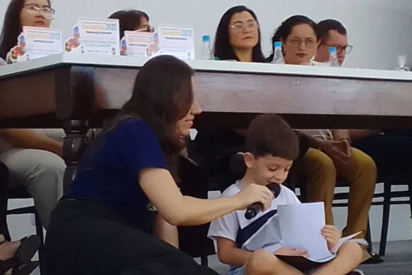 Academia Parnaibana de Letras participa de colóquio regional na Secretaria de Educação.