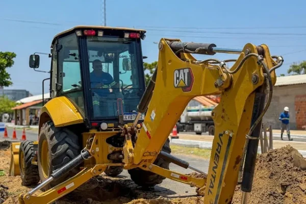 Prefeitura de Parnaíba e Águas do Piauí realizam saneamento básico na Quarenta.