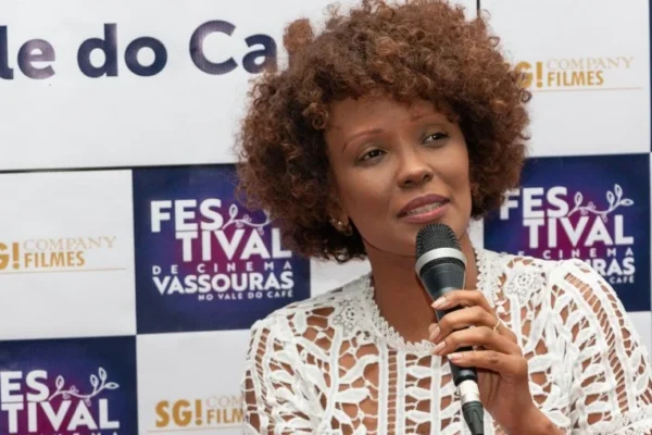 Atriz Isabel Filards abre nesta quarta o Salão do Livro de Parnaíba na UFDPar.