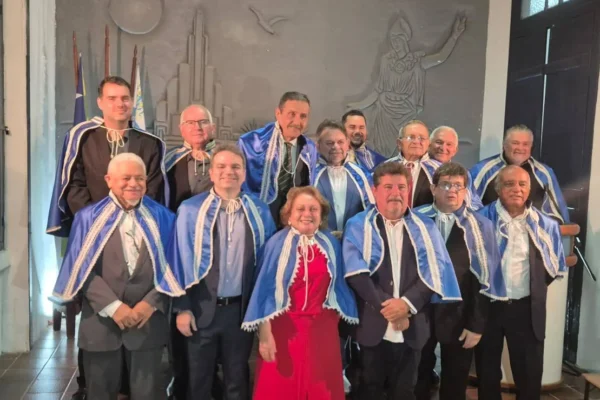Antônio Cajubá Neto toma posse na Academia Parnaibana de Letras.
