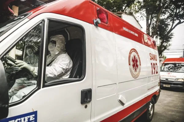 Regulamentação da profissão de condutor de ambulância volta à Câmara.