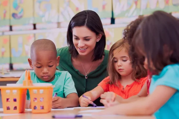 Carreira de magistério para professores da educação infantil é aprovada pela CAE.
