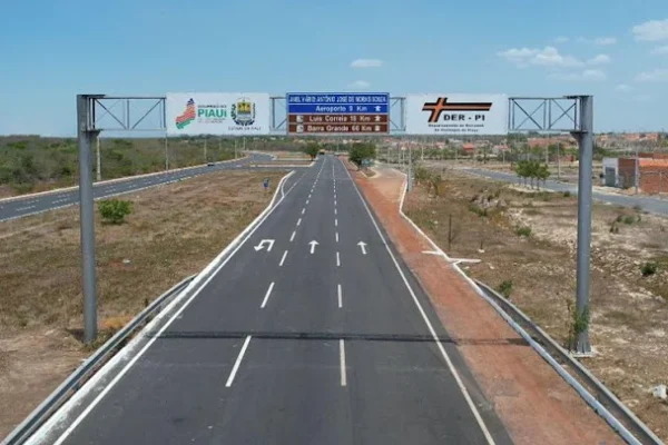 Rafael Fonteles e Leo Sobral entregam restauração completa do Rodoanel de Parnaíba.
