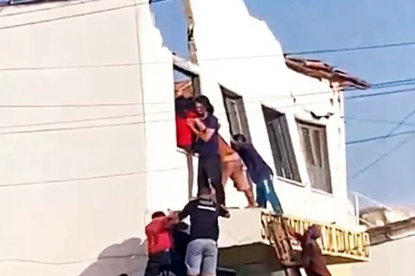 Pessoas ficam feridas com desabamento de teto de secretaria em Chaval.