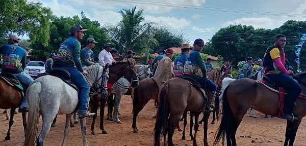 Cavaleiros se reúnem para a  3ª Cavalgada de Nossa Senhora Aparecida no Carpina em Parnaíba.