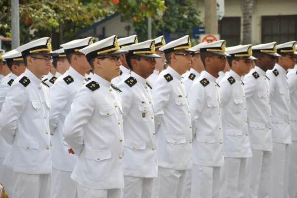 Marinha abre seleção para 520 oficiais temporários com salário inicial de R$ 9 mil.