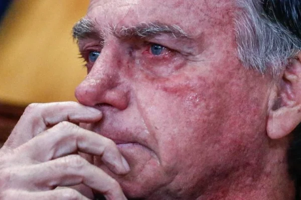 Bolsonaro passa por audiência de custódia neste domingo.