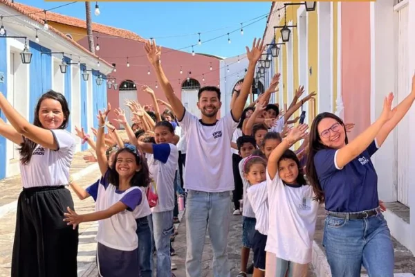 Circuito Cultural visita escolas municipais de Parnaíba levando a arte do cordel.