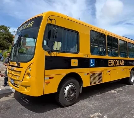 TCE multa prefeita e secretário de Educação de Luís Correia por falhas no transporte escolar.