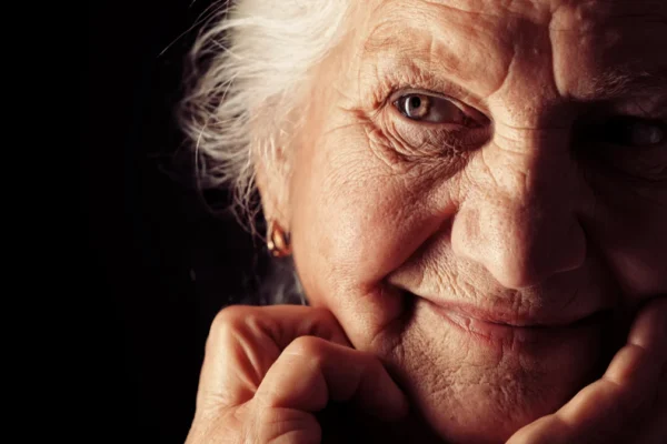 Expectativa de vida no país sobe para 76,6 anos, a maior já registrada.