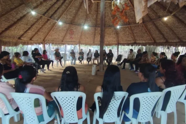 Professores e estudantes de Pedagogia da UESPI em Parnaíba visitam Museu Indígena do Piauí.
