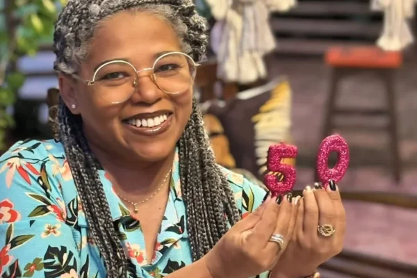 Professora Valéria Araújo será a mediadora na Semana da Consciência Negra na Escola do Legislativo Parnaibano.
