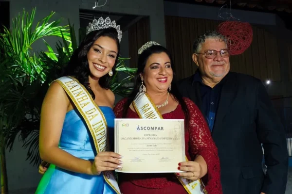 Semana da Imprensa encerra no Verdinho com a coroação da Rainha e entrega de diplomas.