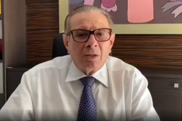Valdeci Cavalcante critica excessiva carga tributária prejudicial ao desenvolvimento econômico.