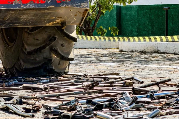 Piauí coloca fora de uso mais de mil armas apreendidas em operações policiais.