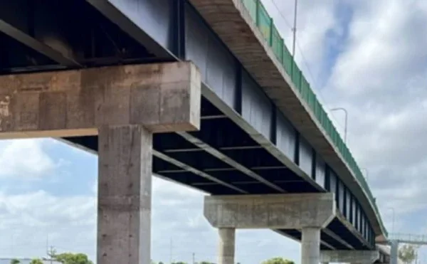 Governador do Piauí anuncia asfaltamento da ponte que leva a praia da Pedra do Sal.
