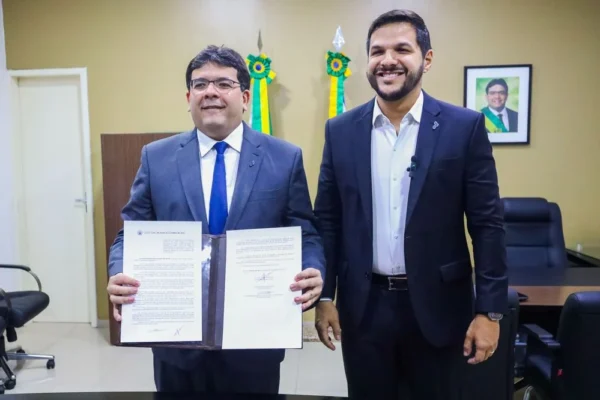 Governador do Piauí exonera secretário de Educação Washington Bandeira.