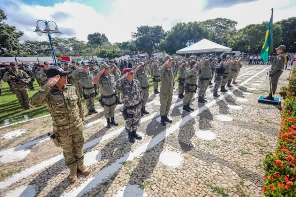 Mais de 200 policiais vão reforçar a segurança no litoral do Piauí. Sobrou pra ladrão.