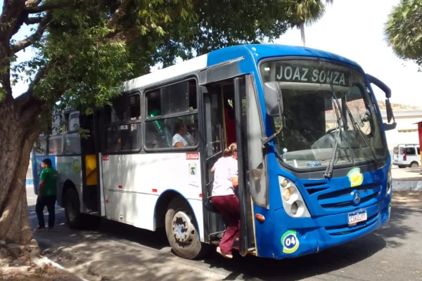 Falta de repasse pela prefeitura gera descontentamento no transporte alternativo em Parnaíba