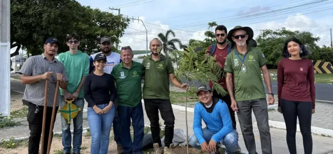 Uespi e prefeitura de Parnaíba promovem plantio de mudas nativas.