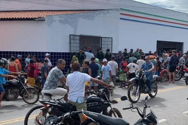 Confusão grande em Buriti dos Lopes. Pescadores protestam durante fiscalização de peixes.