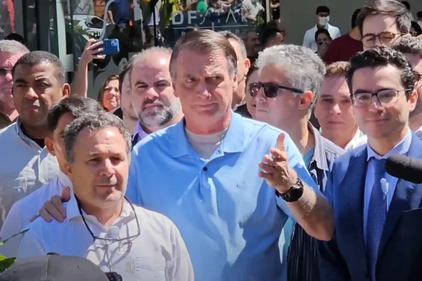 Bolsonaro tem alta hospitalar prevista para sexta-feira, anuncia médico.