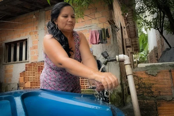 Mais de 165 mil piauienses podem ter desconto de 50% na tarifa de água.